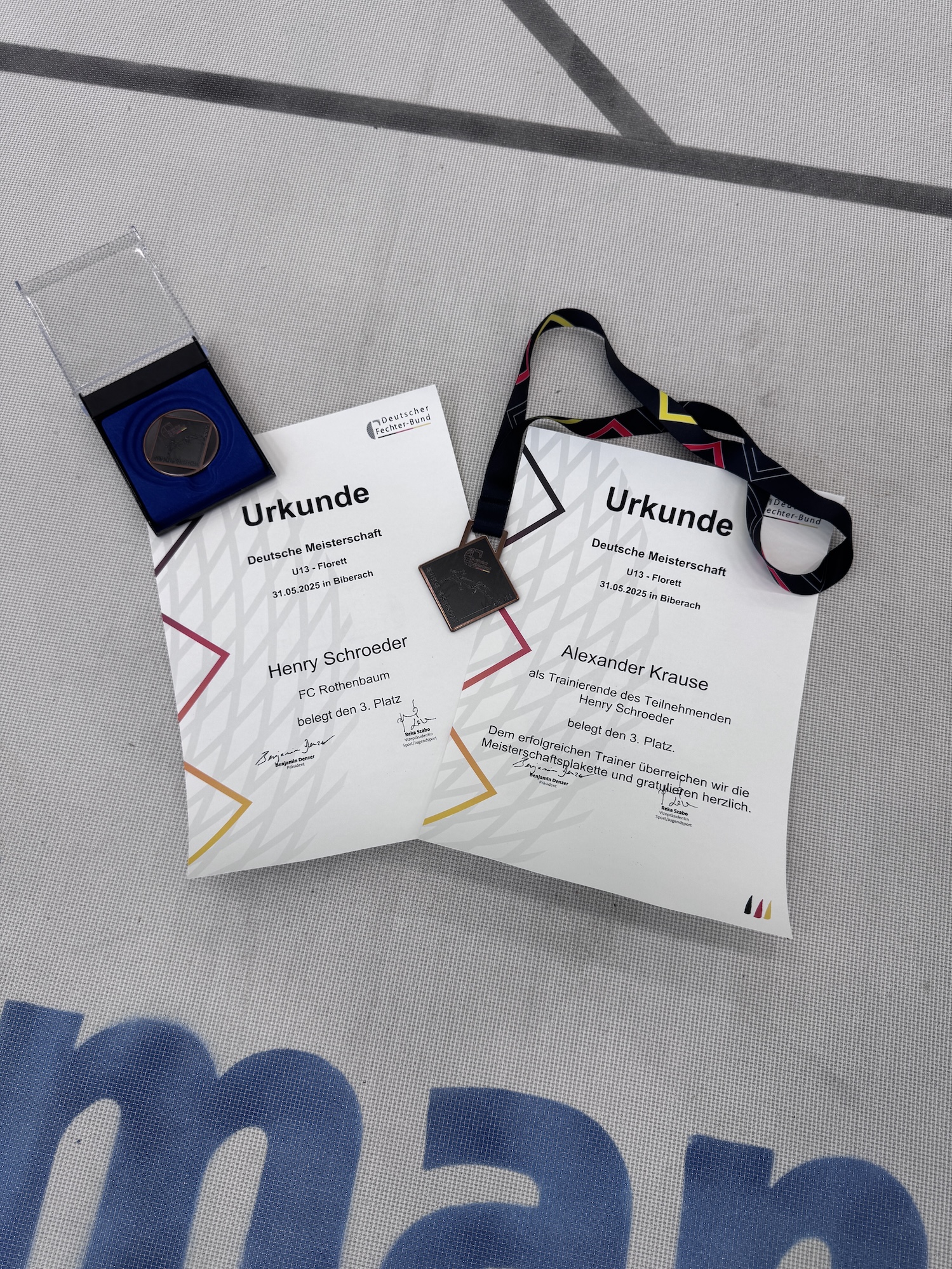 U13_Medaillen_Urkunden.jpg